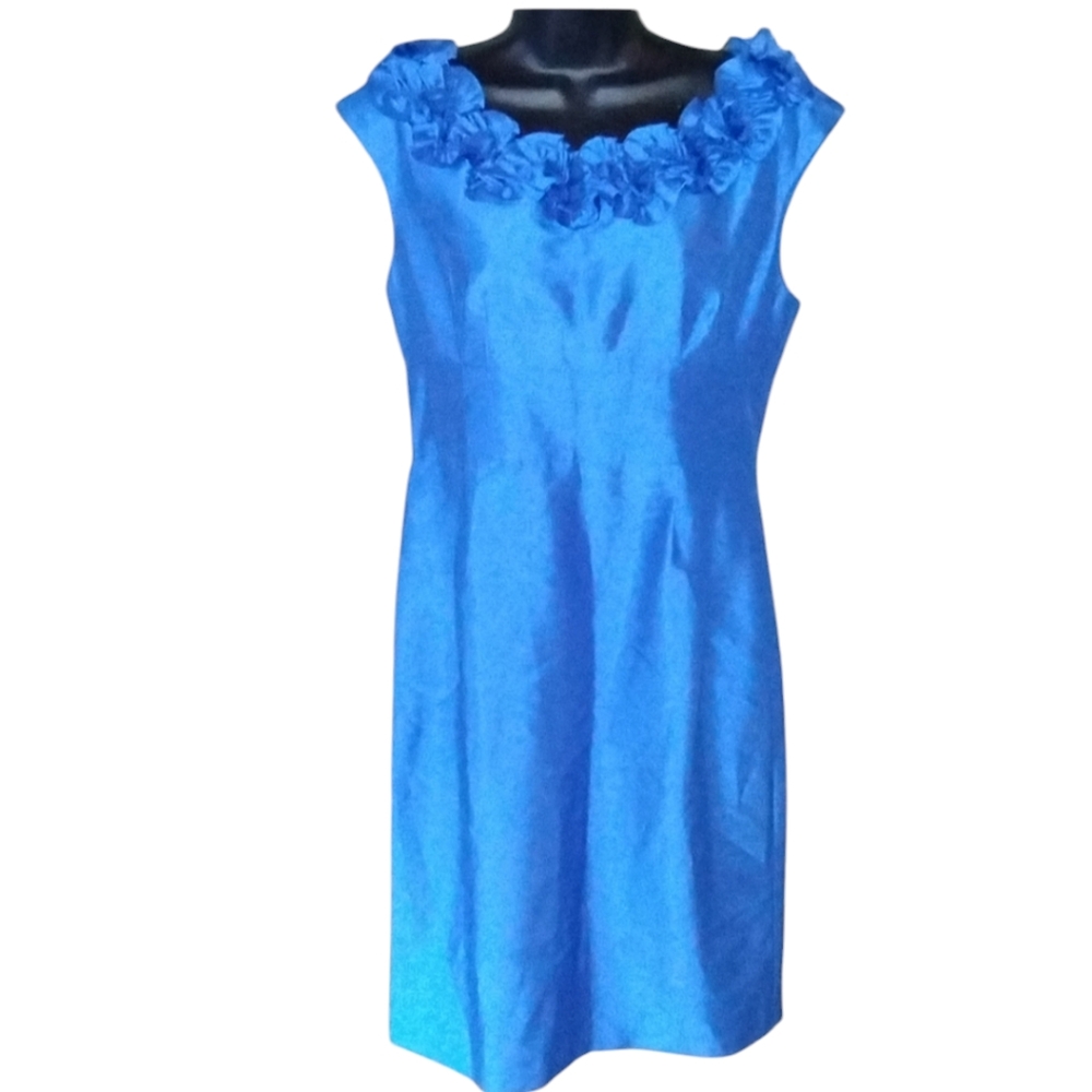 London Times Retro blue dress with flower neckline, sleeveless, size 8 like new